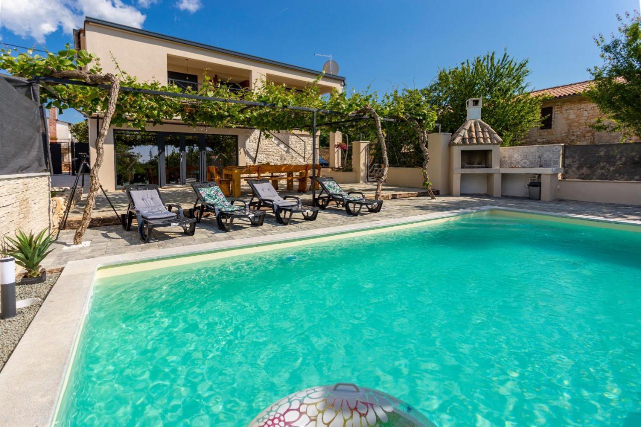 House With Pool Poli Stare Nuoni Villa Žminj Kültér fotó